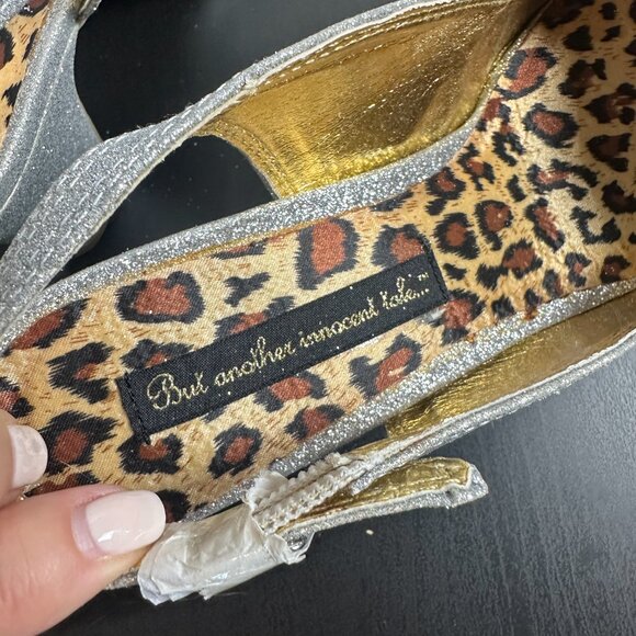 But Another Innocent Tale Sparkly Silver NWOT Platform Heels Size 8 Glitter - Picture 8 of 14